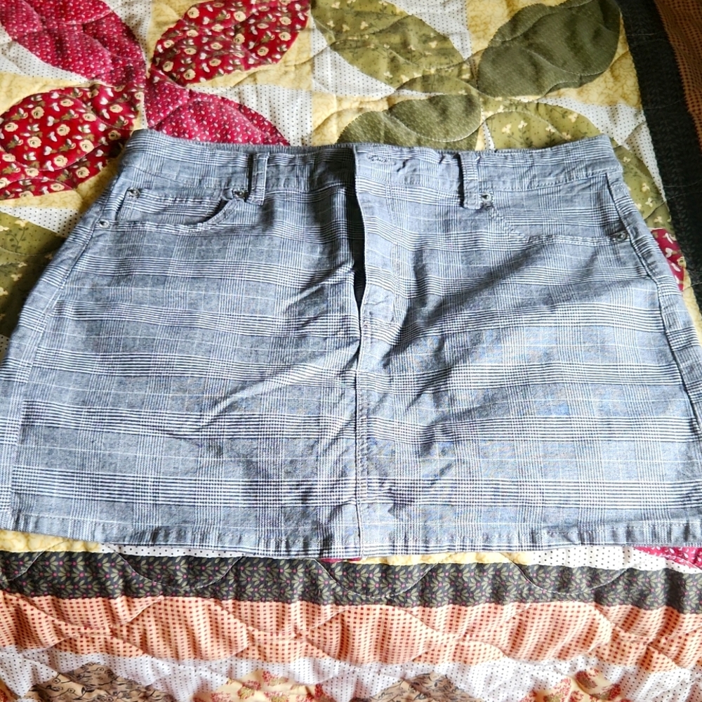 American Eagle plaid mini skirt